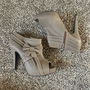 Rue 21 brown/tan peep toe heels, size 6/7